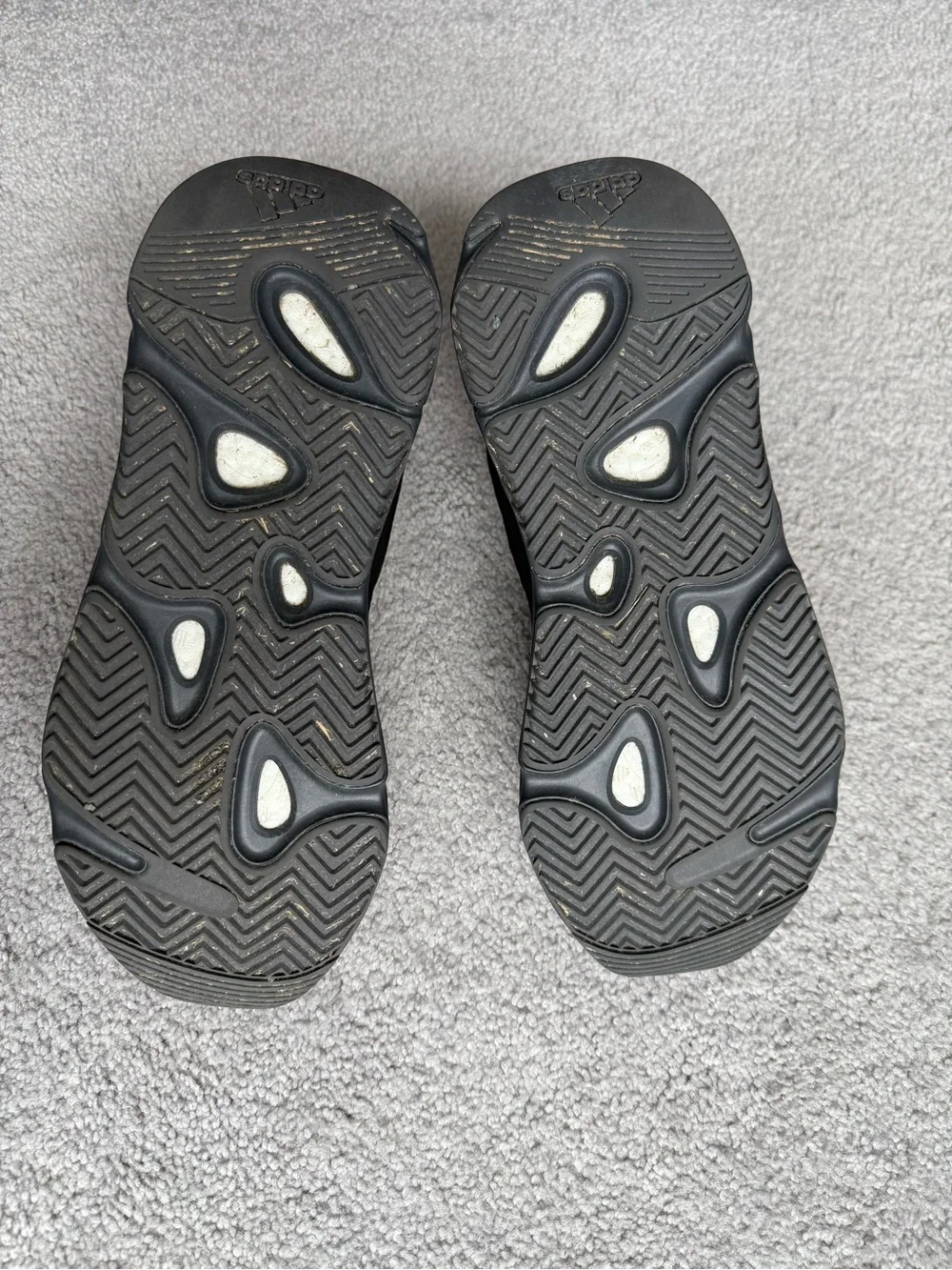 Yeezy 700 MNVN Triple Black - Picture 6 of 6